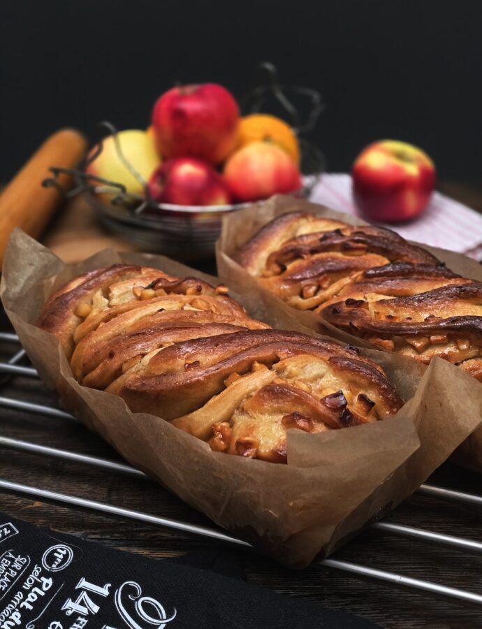 Babka cu măr și caramel